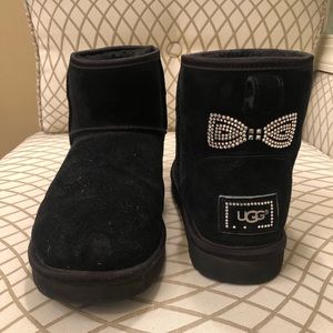 BLACK MINI UGGS